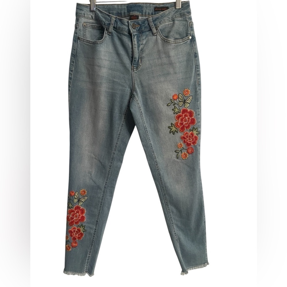 Earl Jeans
Colorful Embroidered Ankle Skinny Jeans size 8
Floral & butterfly